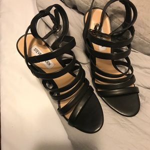 Steve Madden black wedges
